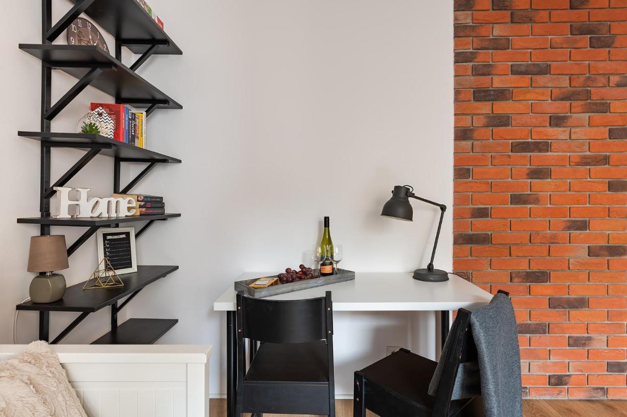 Marszalkowska 83 - Bezplatny Parking - Free Parking - W Pelni Wyposazona Kuchnia - 500M Do Dworca Centralnego - Okna Od Strony Dziedzinca - Wifi - Smart Tv Varşova Dış mekan fotoğraf