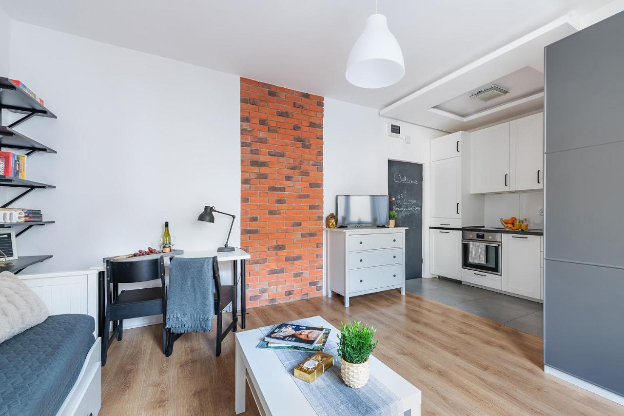 Marszalkowska 83 - Bezplatny Parking - Free Parking - W Pelni Wyposazona Kuchnia - 500M Do Dworca Centralnego - Okna Od Strony Dziedzinca - Wifi - Smart Tv Varşova Dış mekan fotoğraf
